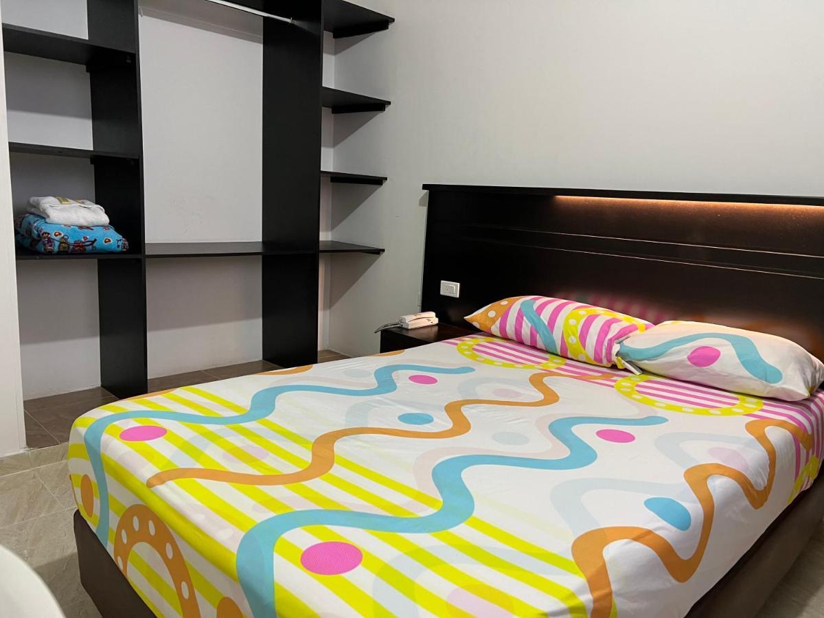 Hotel Marialu Ocaña Zewnętrze zdjęcie
