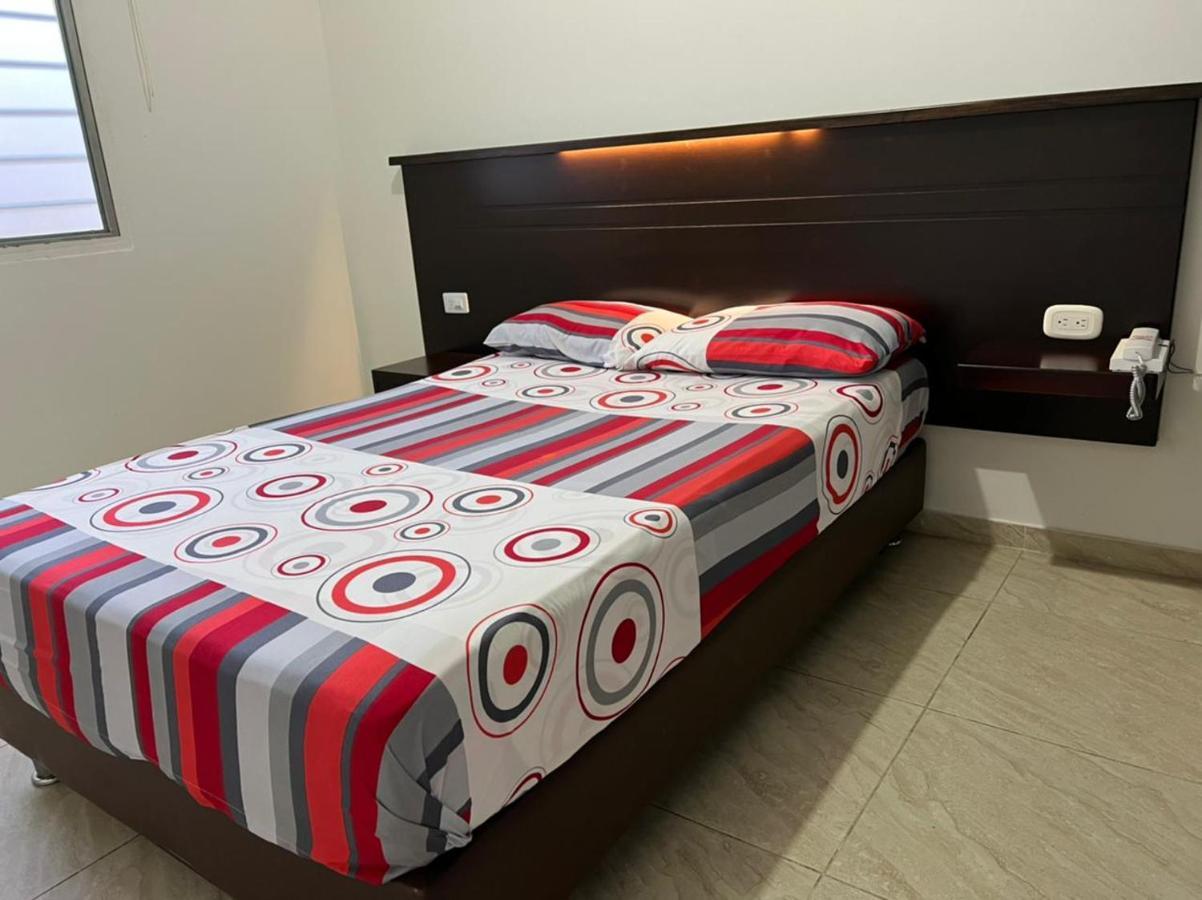 Hotel Marialu Ocaña Zewnętrze zdjęcie