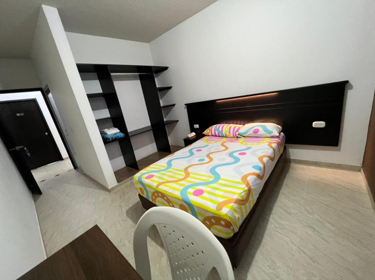 Hotel Marialu Ocaña Zewnętrze zdjęcie
