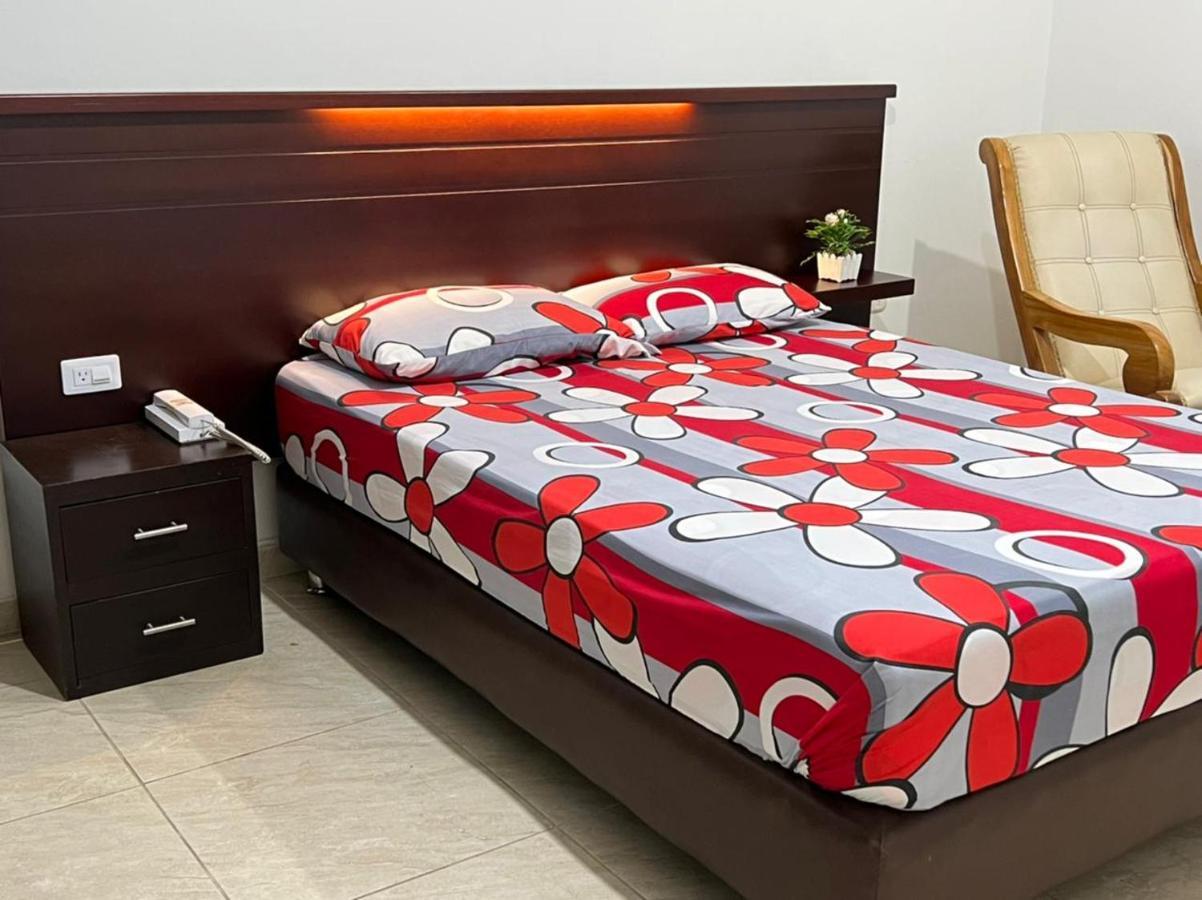 Hotel Marialu Ocaña Zewnętrze zdjęcie