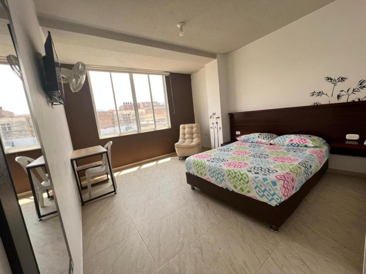 Hotel Marialu Ocaña Zewnętrze zdjęcie