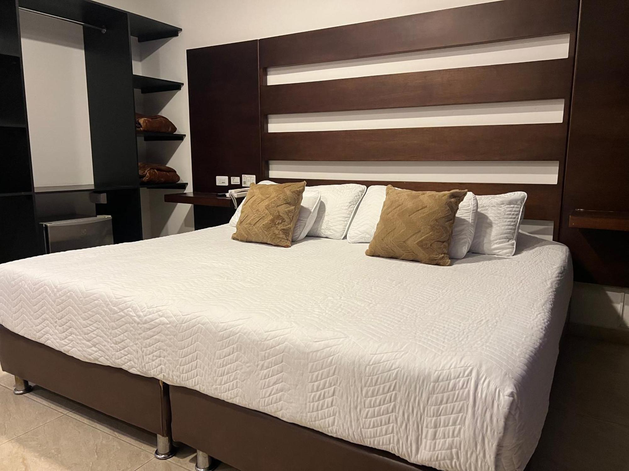 Hotel Marialu Ocaña Zewnętrze zdjęcie