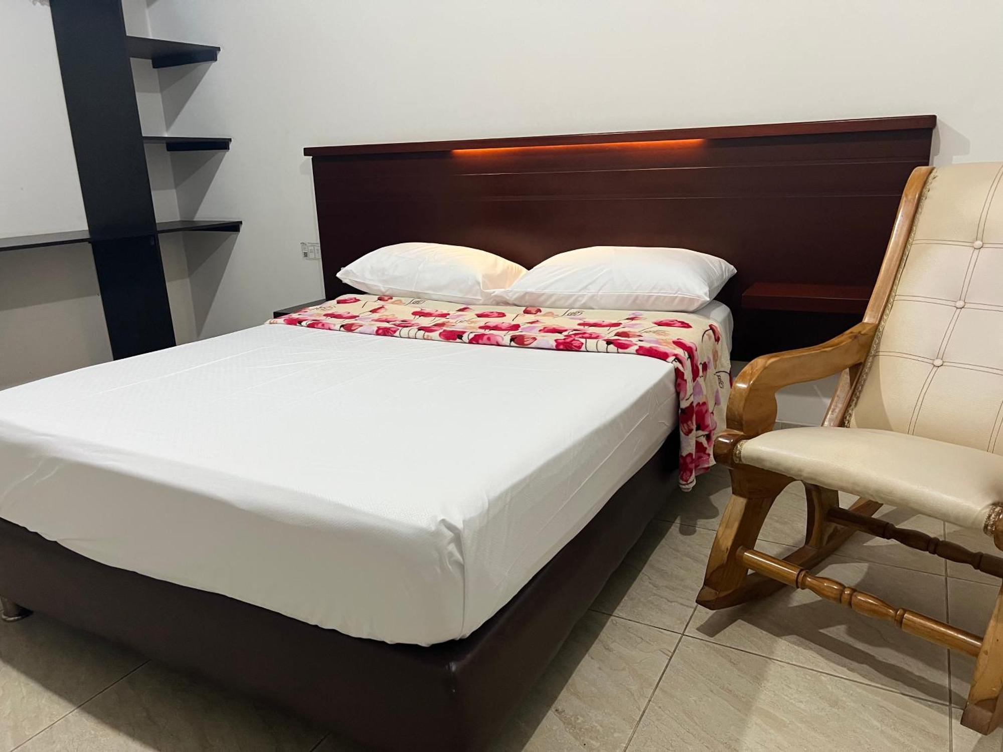 Hotel Marialu Ocaña Zewnętrze zdjęcie